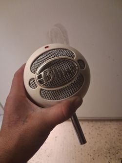 Blue microphone snow ball