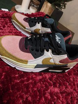 9 1/2 Woman's Air MAX