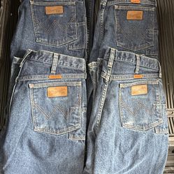 4- Wrangler Flame Resistant Relaxed Denim Blue Jeans HRC2 2112 FR31MWZ 32X32