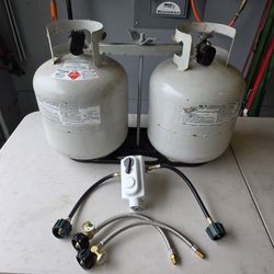 RV duel 20 pound propane tank holder with dual stage regulator and insulated cover. 