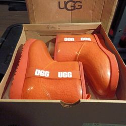 UGG  KIDS CLASSIC CLEAR MINI II SIZE6  BOOTS 