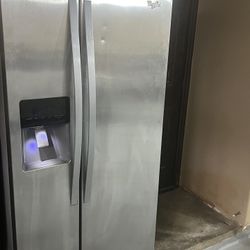 Whirlpool Refrigerator 21.6 Cu Ft