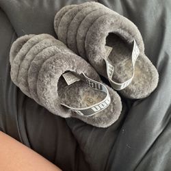 SIZE 6 Ugg Slides Only Worn 3x Super Comfy!