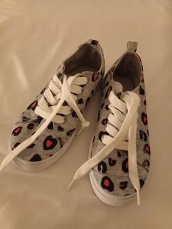($3)_(size 3)_girls tennis shoes. Great condition. 
