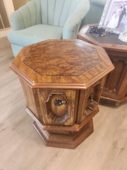2 Classic Wood End Tables with Storage!!