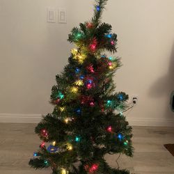 4.5ft Christmas Tree With Light