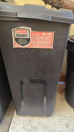 Rubbermaid 45gal container