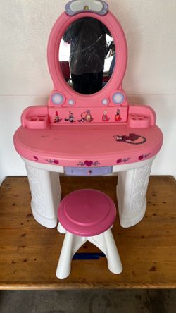 Kids vanity