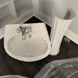Bathroom Pedestal Sink Set