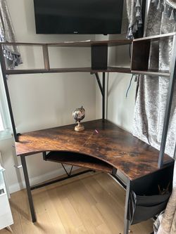 Corner computer desk