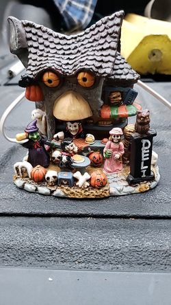 Porcelain holloween house