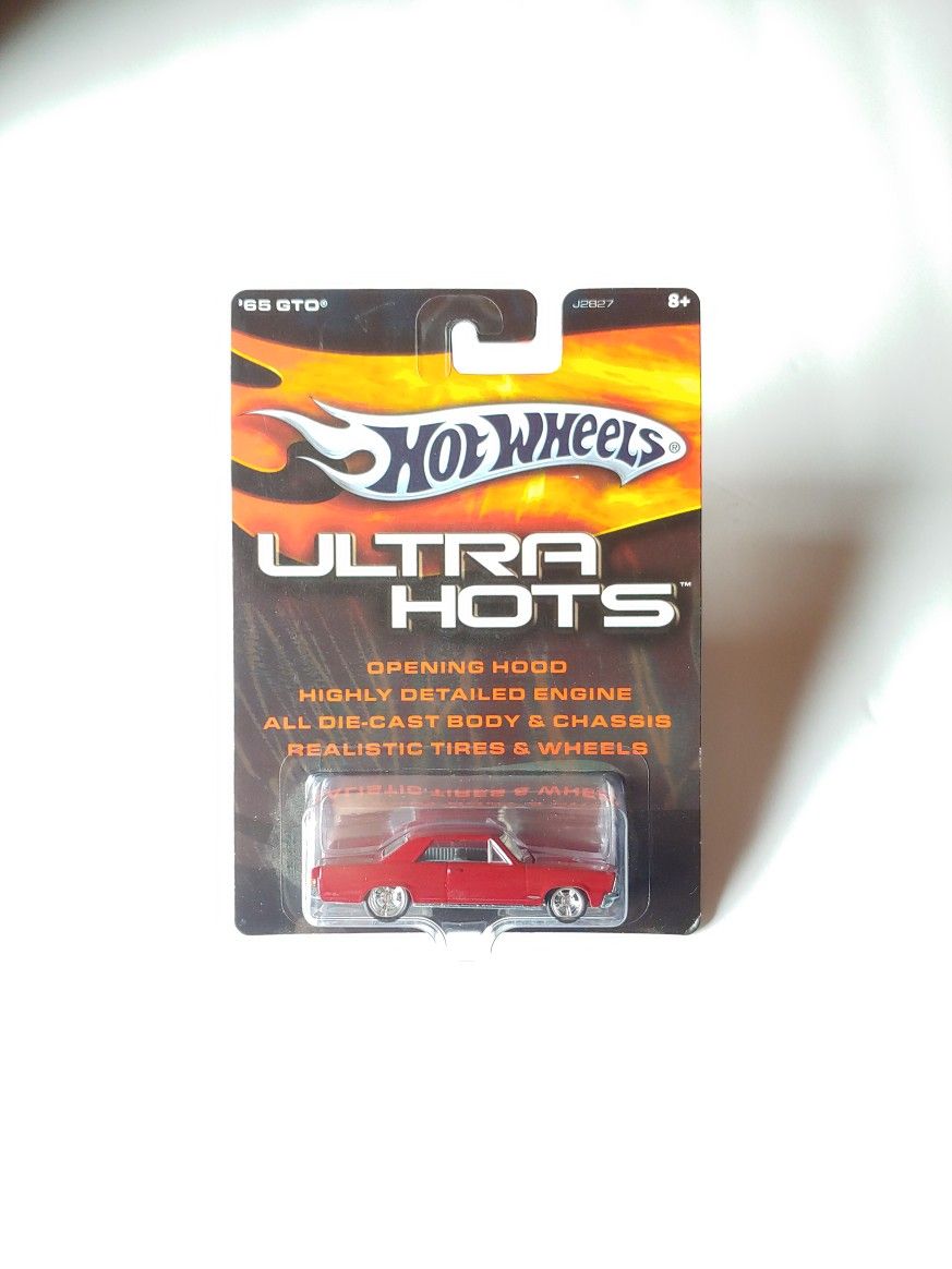 HOT WHEELS ULTRA HOTS '65 PONTIAC GTO