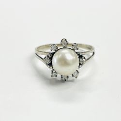Vintage 14K White Gold Diamond Pearl Ring