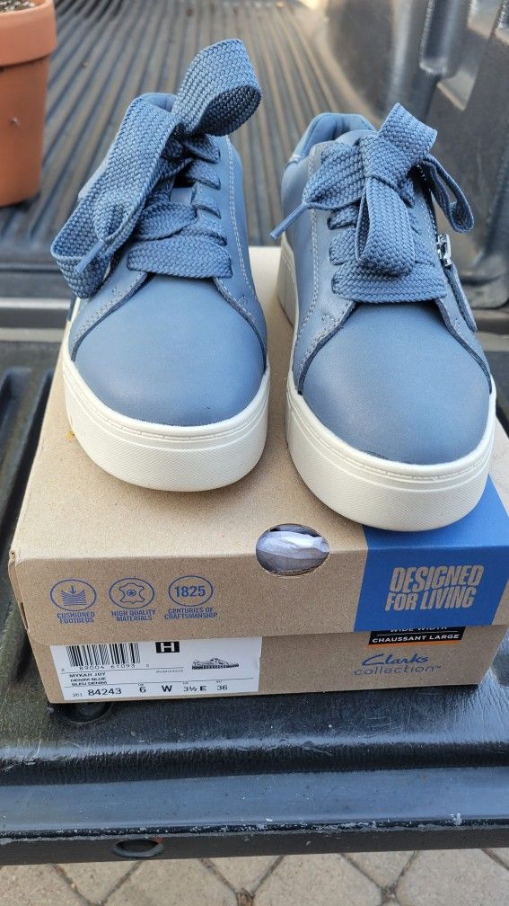 Brand New Clarks leather Mykah Collection Denim Size 6 Wide