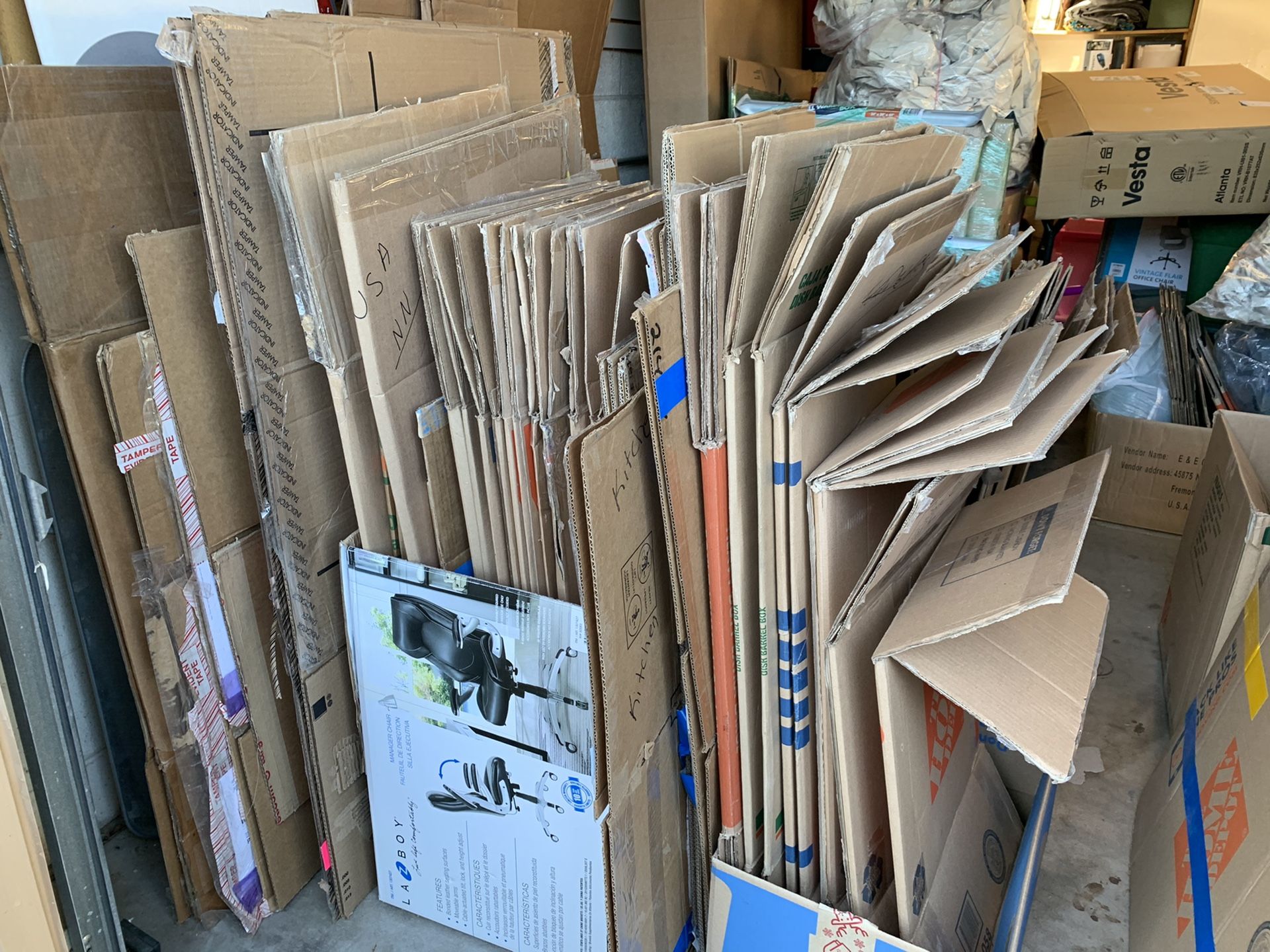 SALESet of Home Depot Uhaul moving boxes includes wardrobe box and