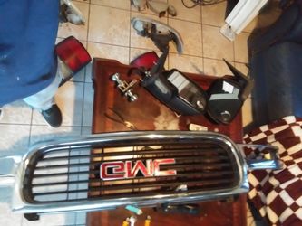 Yukon 2002 - 2005 grill y luces