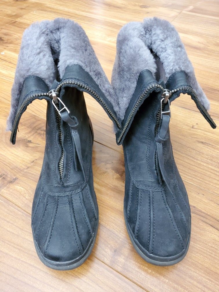 UGG Female Sheep Fur Boots Size 5M