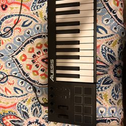 Alesis V25 Midi Piano