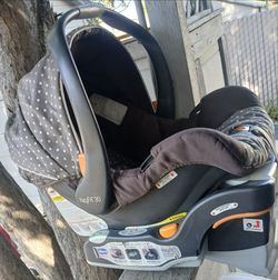 Grey and white polka dot key fit infant carseat