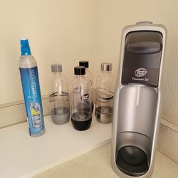 Sodastream Soda Club Fountain Jet Sparkling Water Maker with 4 Bottles and Refills