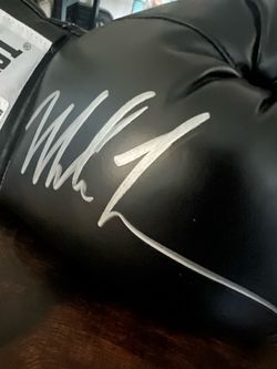 Autographed Everlast Black Boxing Glove Mike Tyson 🔥