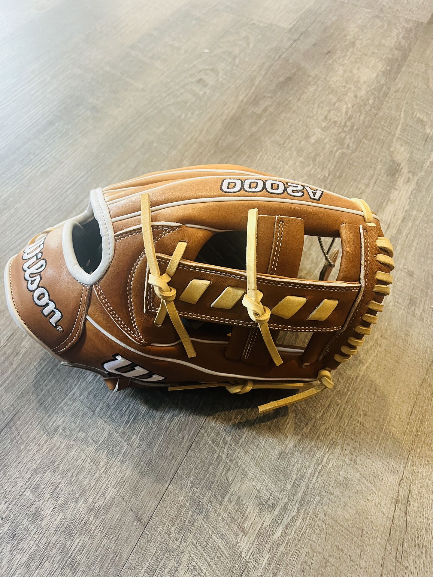 2024 A2000 1716 11.5” INFIELD BASEBALL GLOVE