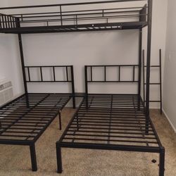 Triple Bunk bed 