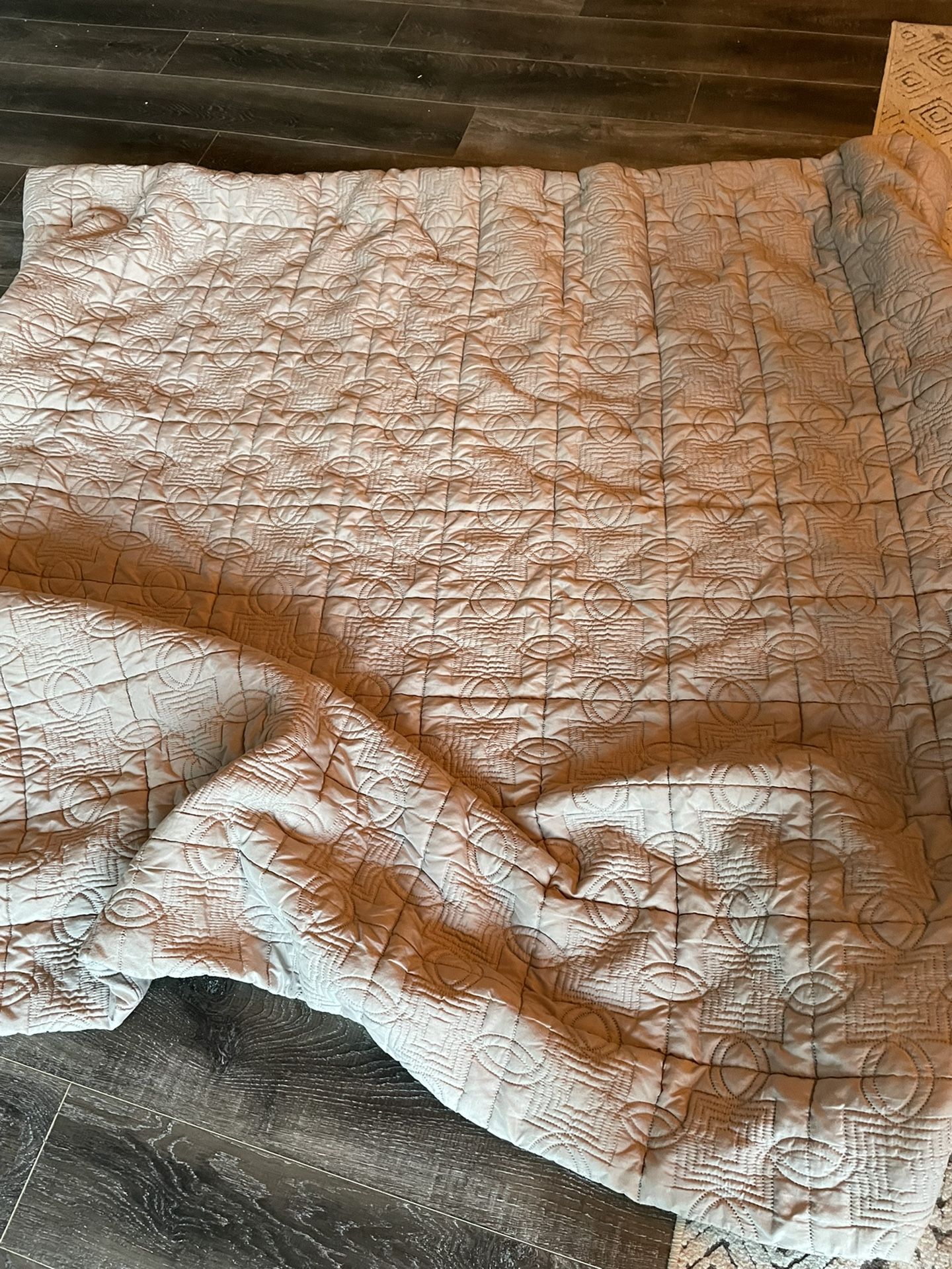 Full/queen Comforter & Pillowcases