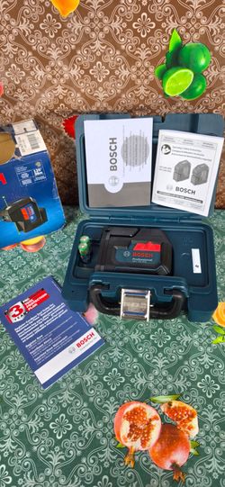 Bosch
125 ft. Green 3-Point Self-Leveling Laser with VisiMax Technology, Integrated Multipurpose Mount, and Hard Carrying Case