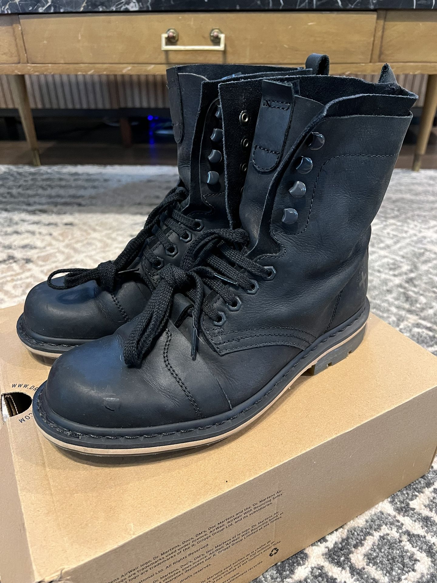 Dr. Martens Mens Pier Boot Cap Toe Combat Lace Up Leather Boots Size 10 w/ Box