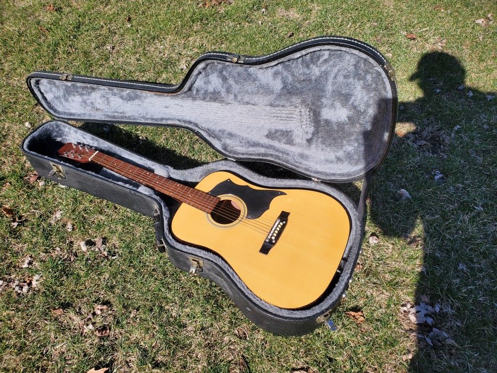 TKL Guitar Case With Guitar