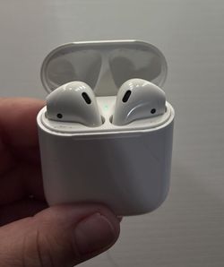Apple Second generation AirPods