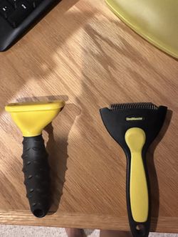 Dog Deshedding Tool 