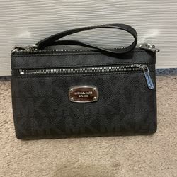 Michael Kors Wristlet 