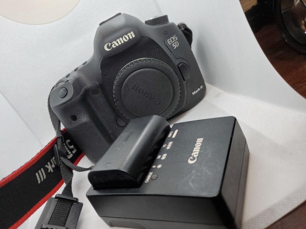 Canon EOS 5D MARK III body only