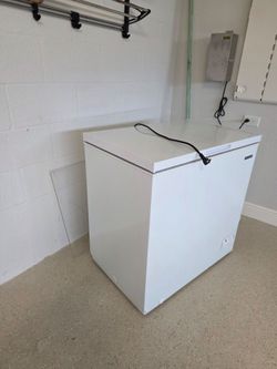 Home Freezer  https://offerup.com/redirect/?o=Ny4wLmN1.