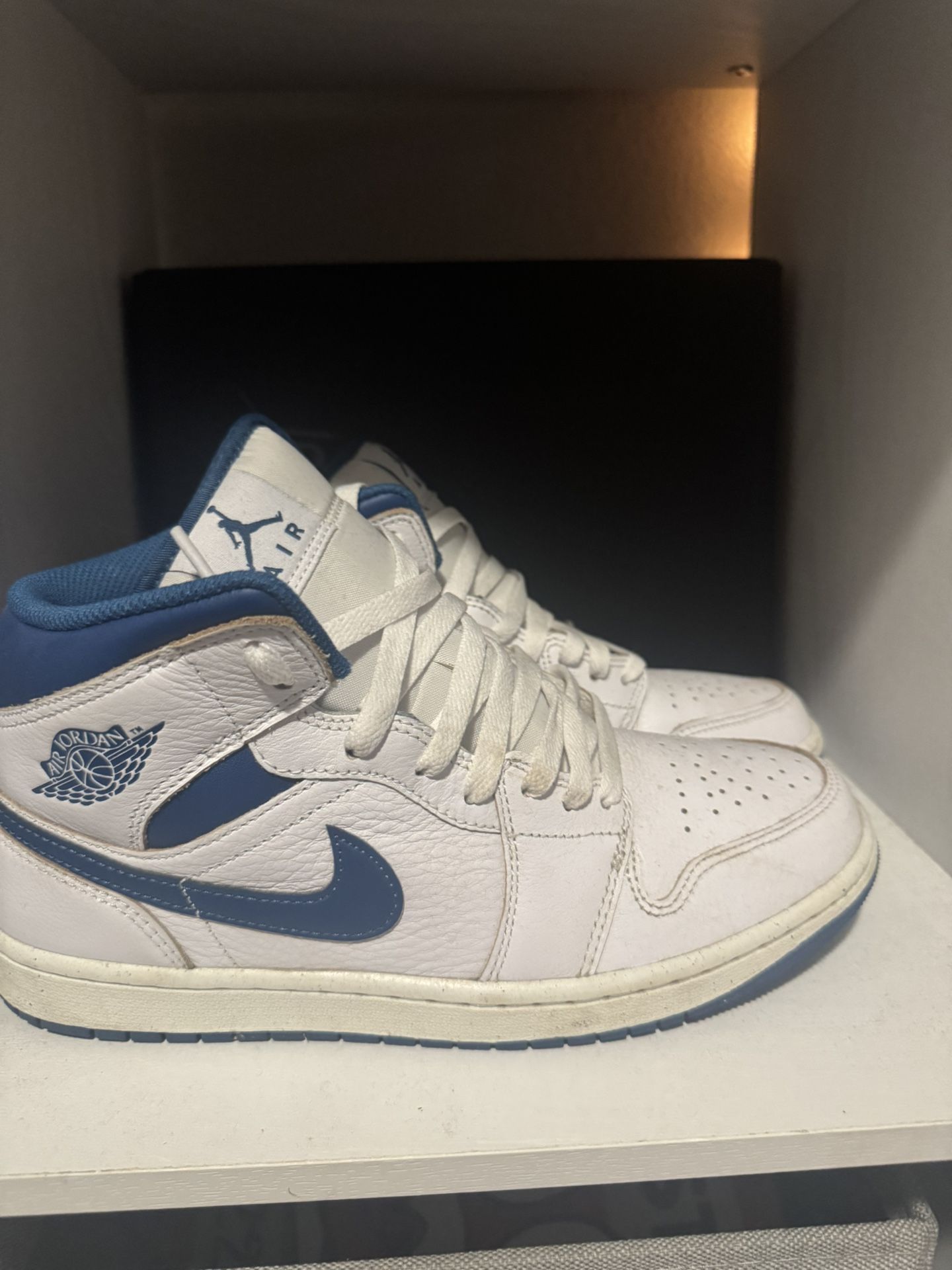 Air Jordan 1 Mid Se (WITH BOX)