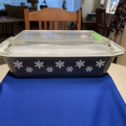 Pyrex (Mid Century Modern) 1956 “White Snowflake on Charcoal” Spacesavor (Oven-Freezer-Server Set).