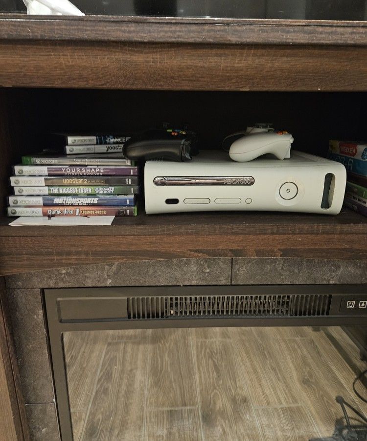 XBOX 360 WITH KINECT AND GAMES $65