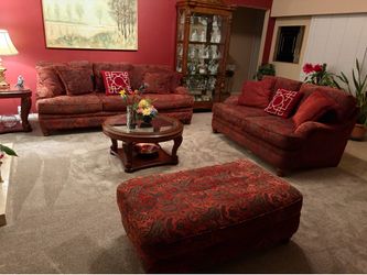 Like new couch/loveseat/ottoman