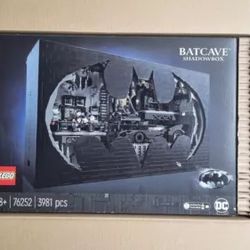 Lego 76252 Batman Batcave Shadow Box 