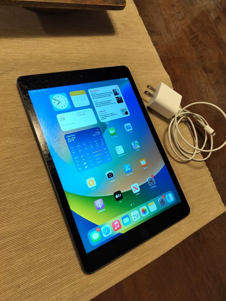 Apple iPad 8th Generation for Sale in Allentown, PA - OfferUp