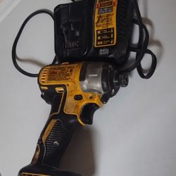 DeWalt Taladro de Impacto y Cargador Usados Funcionando Sin Pila 