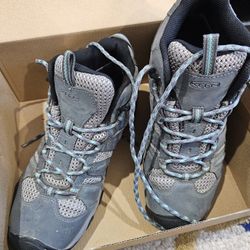 Keen Hiking Boots (8.5)