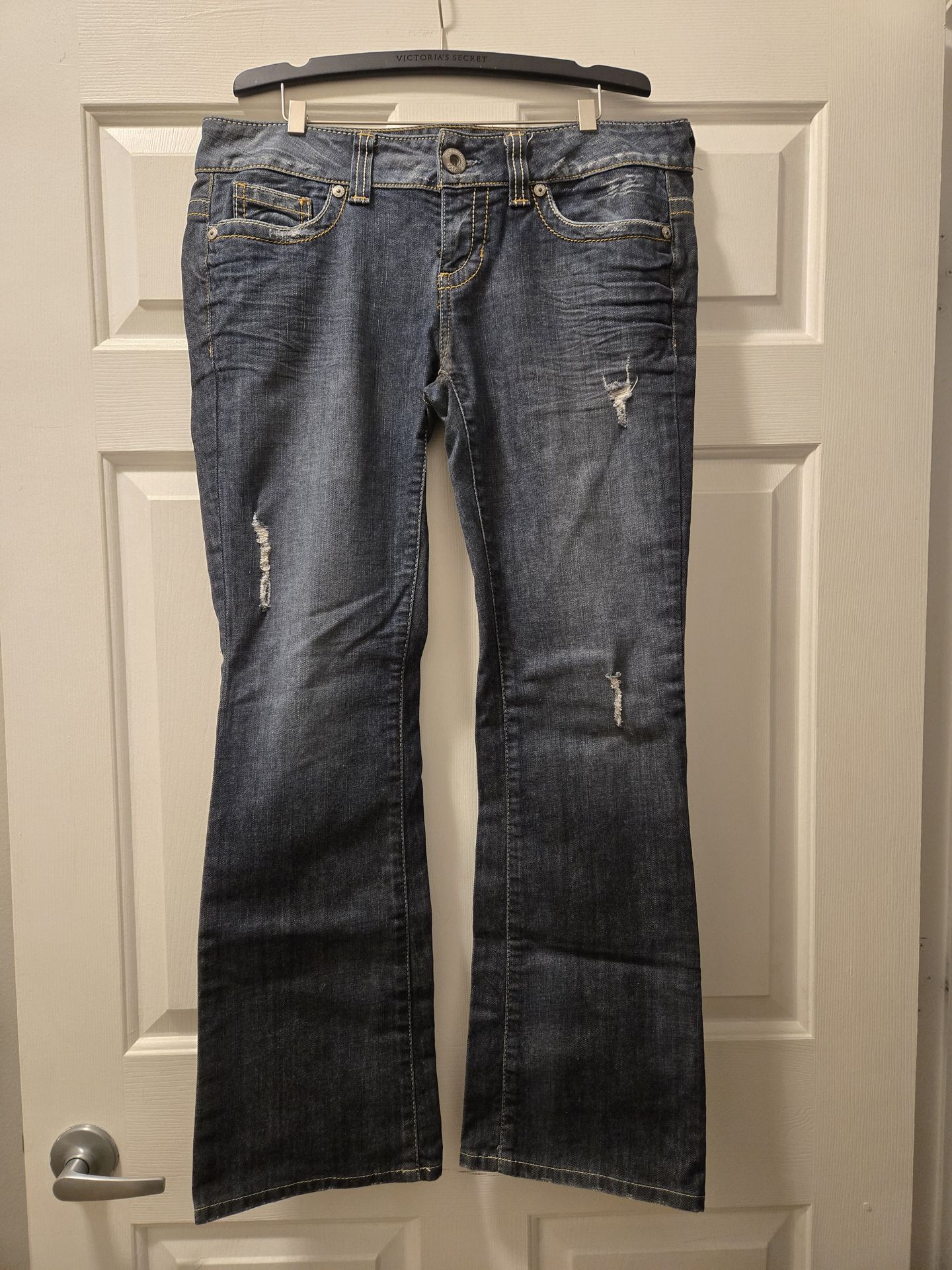 WOMEN'S GUESS JEANS SZ 31
