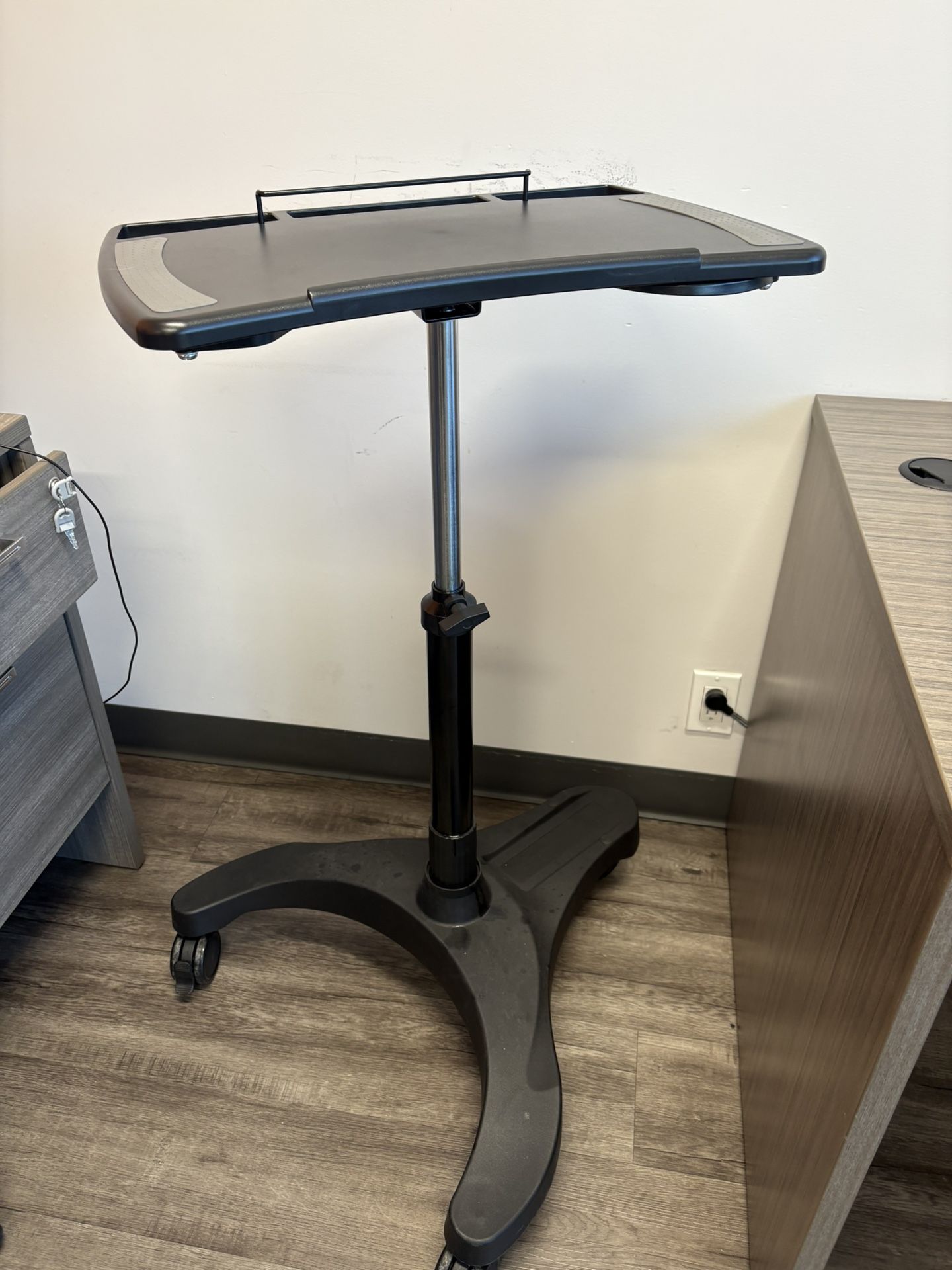 Medical Clinic Stand For Computer