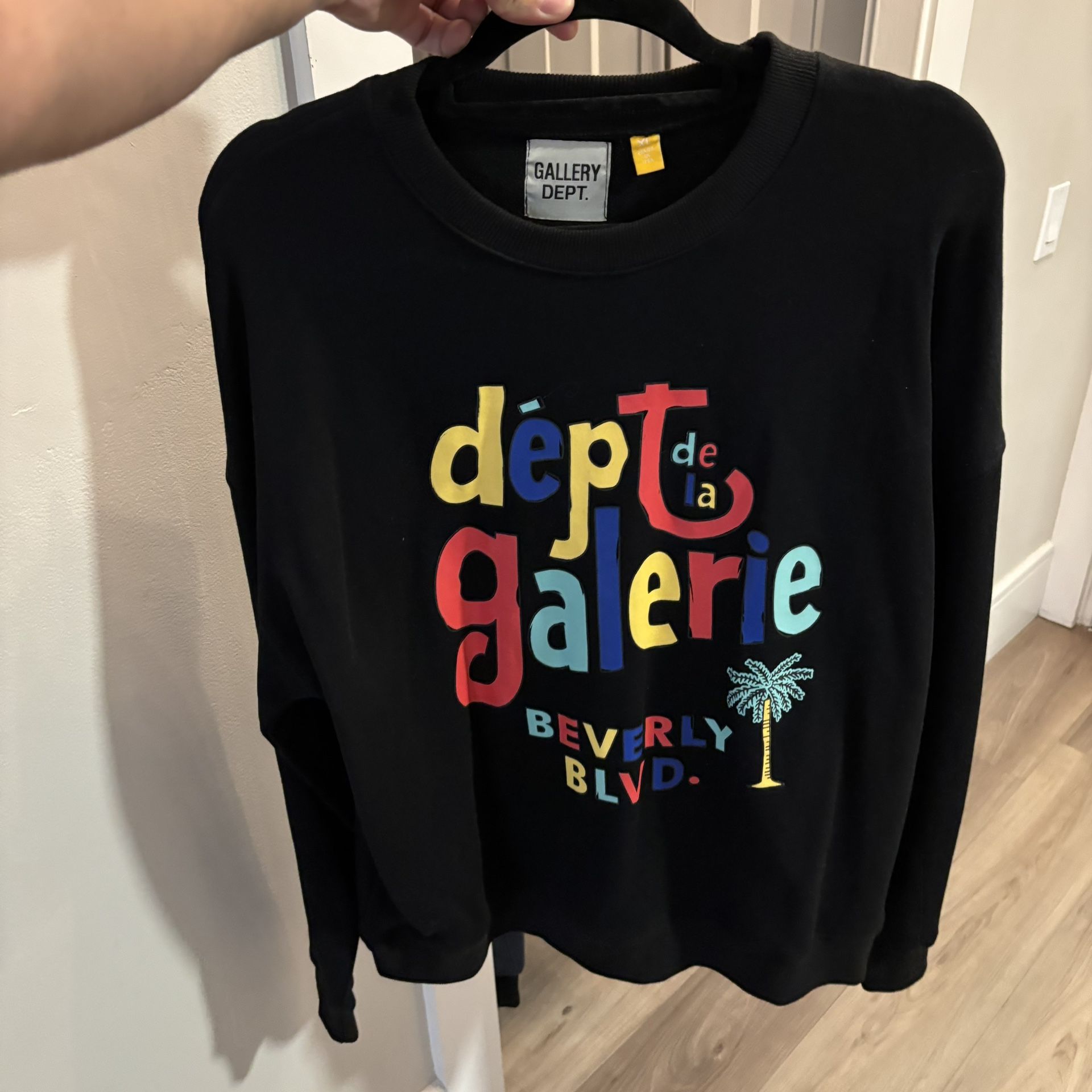 Men’s Sweater Size M/L