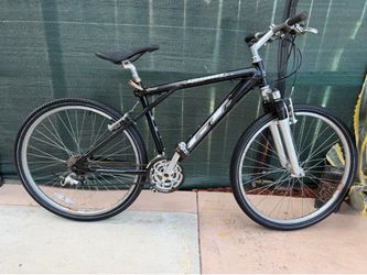 GT mountain bike 26 inches