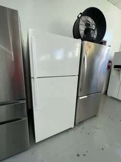 Used Whirlpool 30”Top Freezer Refrigerator White / 3 Months Warranty