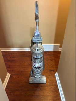 Shark Navigator DLX Bagless Upright